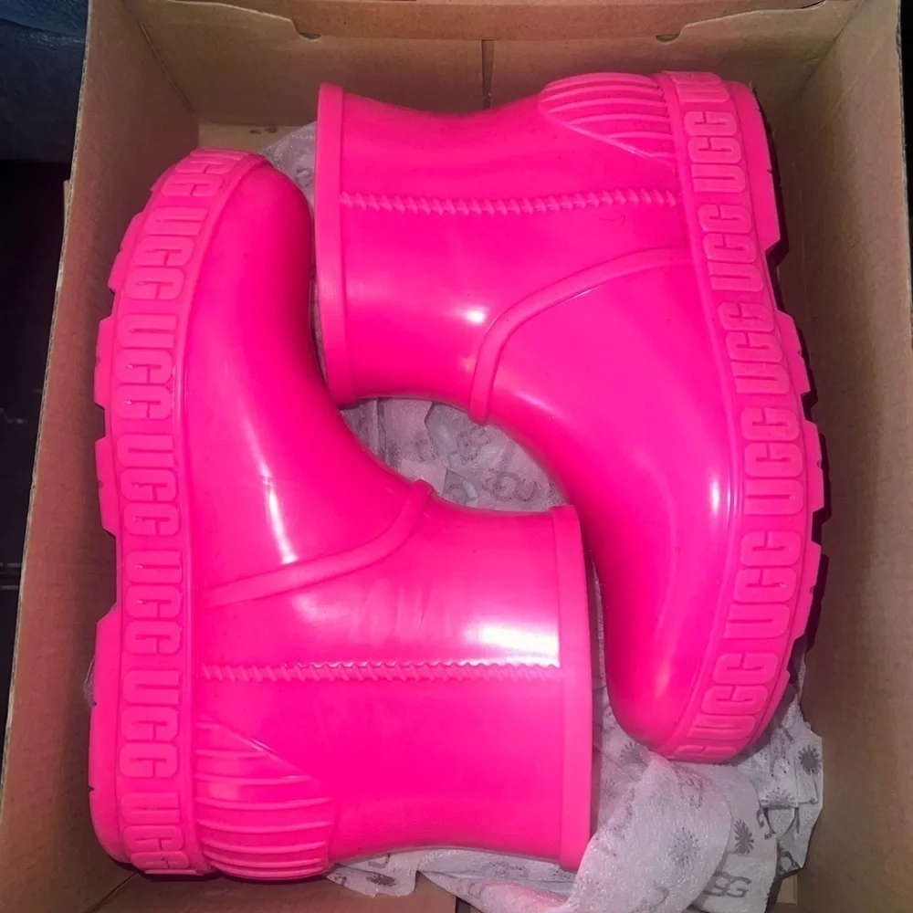 UGG Kids' Drizlita Rain Boot. Pink. (2)